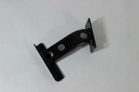 Кронштейн крепления правой защелки двери