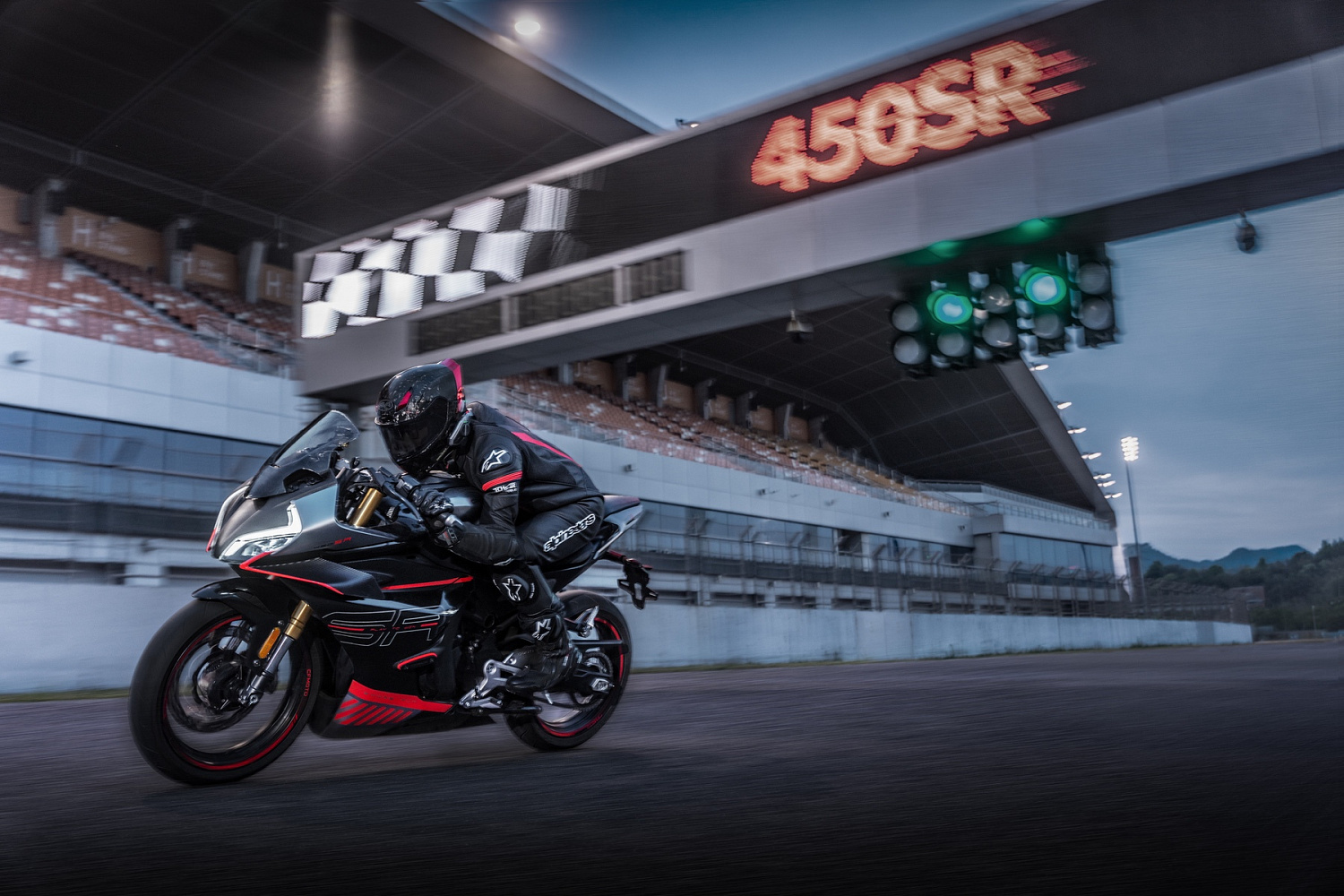 Мотоцикл CFMOTO 450SR (ABS)