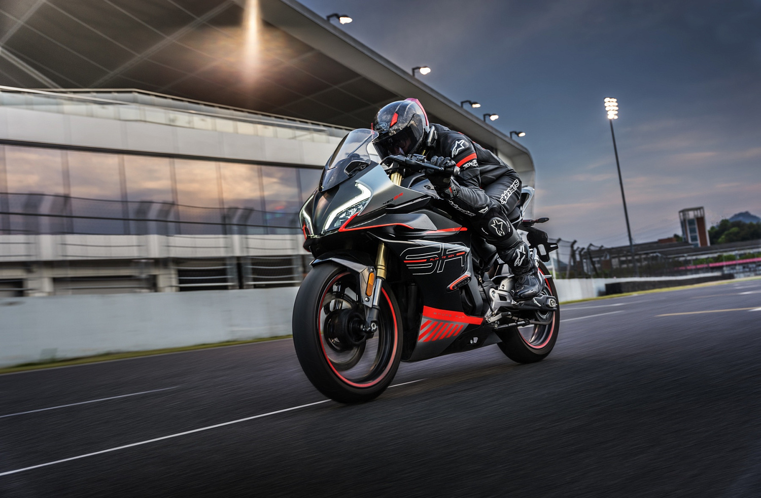 Мотоцикл CFMOTO 450SR (ABS)