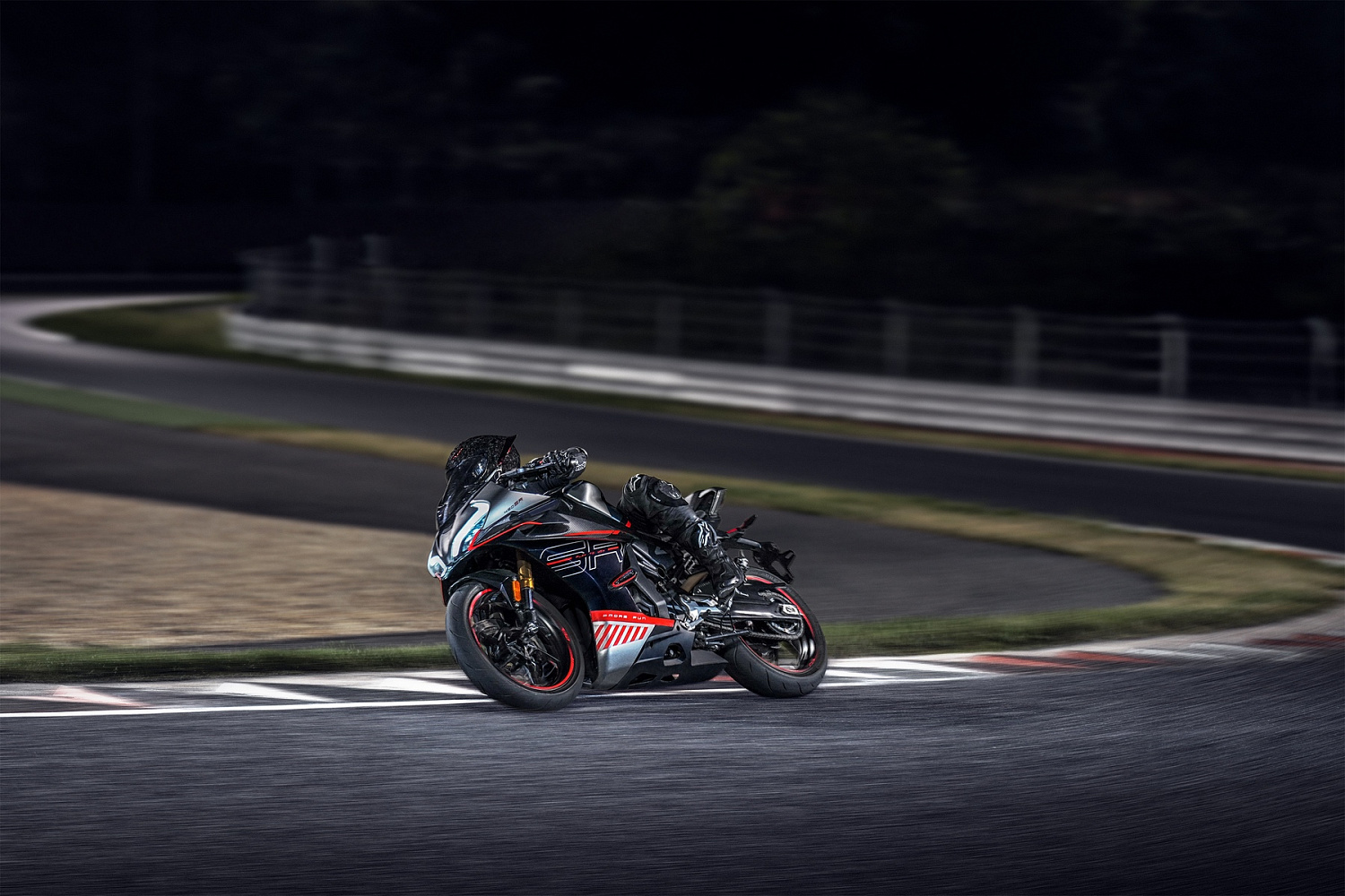 Мотоцикл CFMOTO 450SR (ABS)