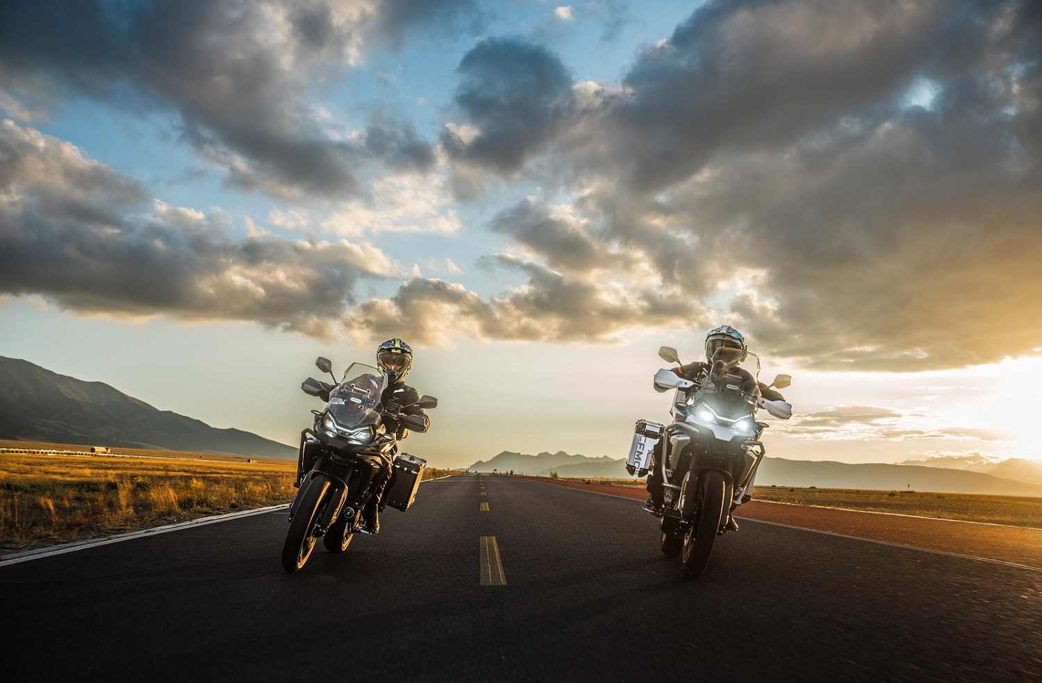 Мотоцикл CFMOTO 700MT Advanced (ABS)