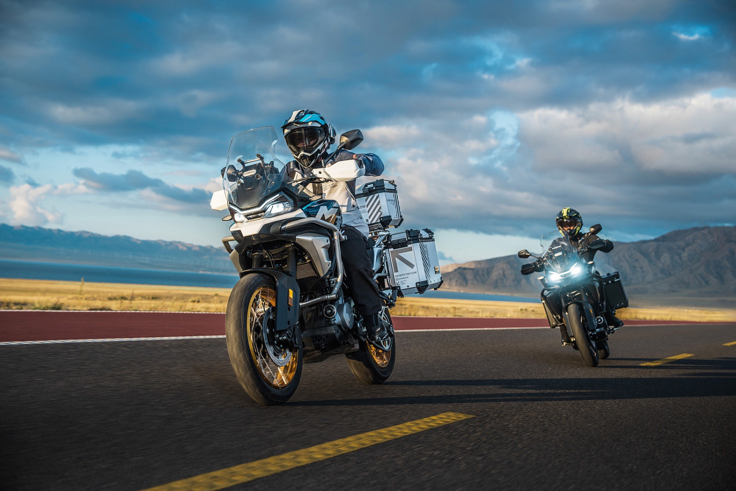 Мотоцикл CFMOTO 700MT Advanced (ABS)