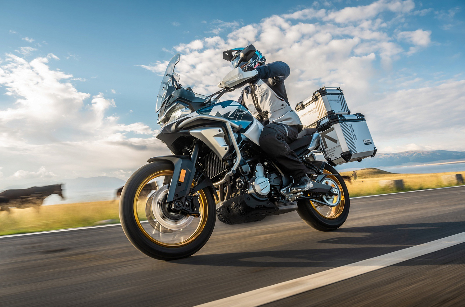 Мотоцикл CFMOTO 700MT Advanced (ABS)