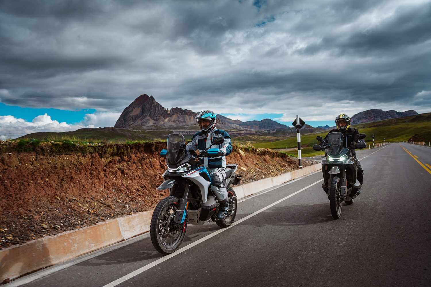 Мотоцикл CFMOTO 800MT-X Sport (ABS)