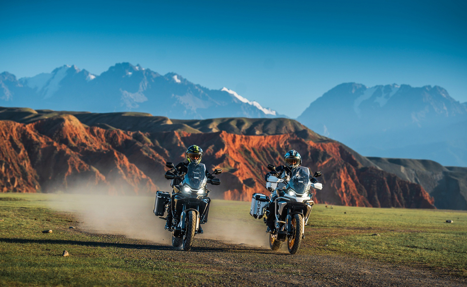 Мотоцикл CFMOTO 700MT Advanced (ABS)